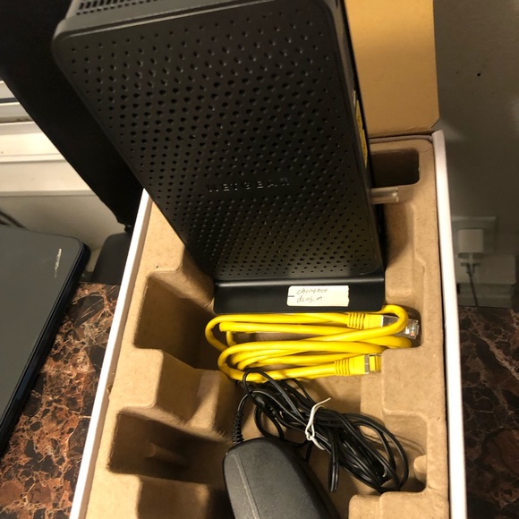 NETGEAR C3700 N600 WiFi CABLE MODEM ROUTER DUAL BAND GIGABIT 340 MBPS FAST ! - Picture 10 of 16